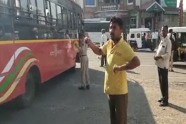 A drunken conductor quarrelled with bus driver in Vijayapura