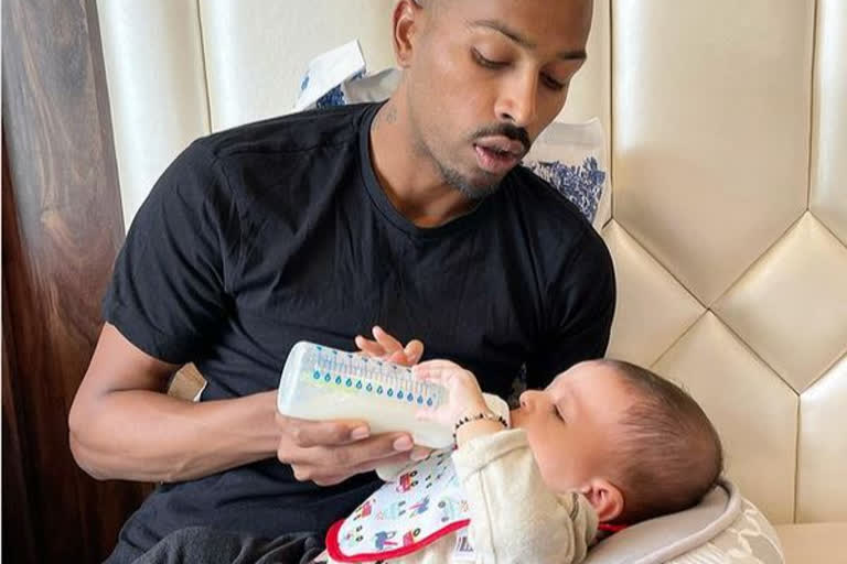 Hardik Pandya finally meets his son