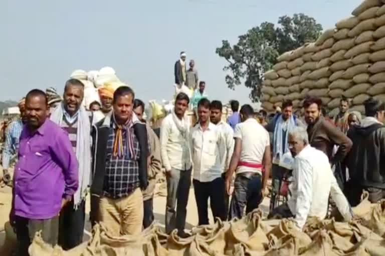 Paddy purchase center robbed from farmers