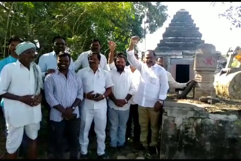 parigi ex mla rammohan reddy started temple Restoration works with 50,000 rupees