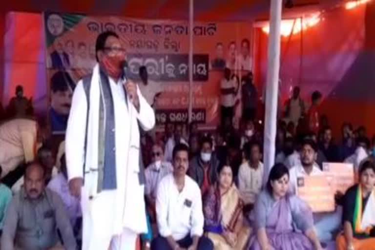 Former Union Minister Joel Oram joined the BJPs protest for pari murder case in nayagarh