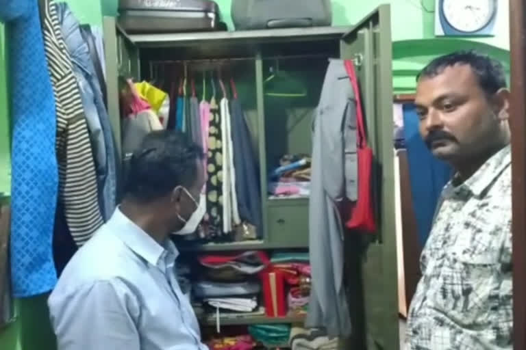 money and jewellery stolen from bccl worker house in dhanbad