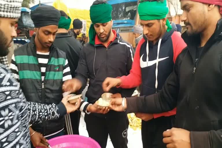 Farmers fruit langar Singhu border