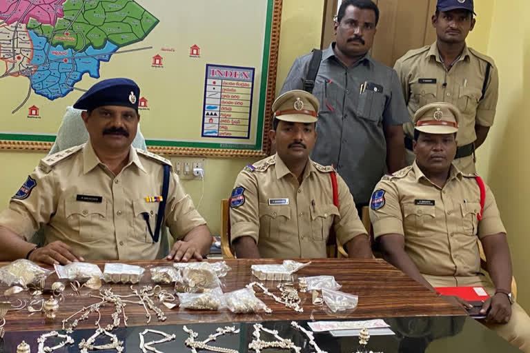 silver robbery in parakala thief was arrested