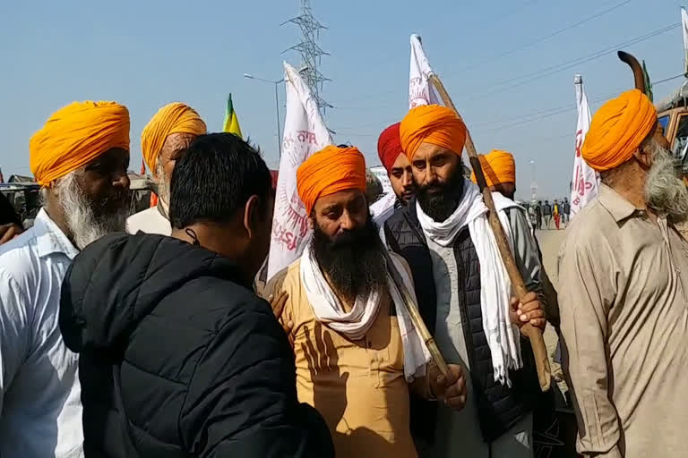 leaders posters singhu border.