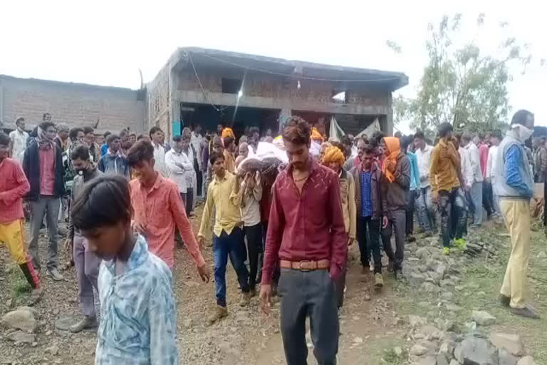 Funeral people of Ratlam dead in Chittorgarh road accident