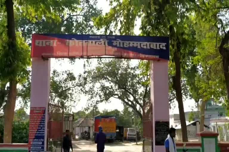 फर्रुखाबाद में हत्यारोपी के घर के ताले तोड़कर जेवर और सामान चोरी