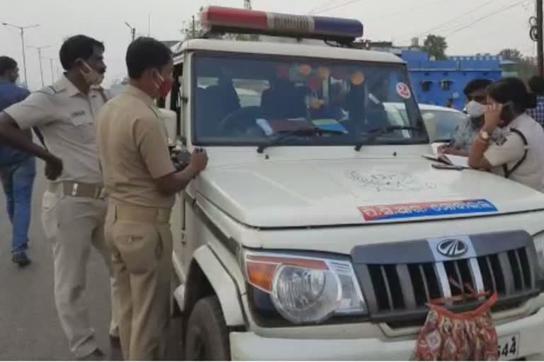 Bike-borne Miscreants Loot Rs 5 Lakh From Car In Jharsuguda