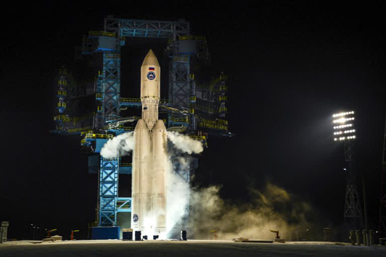 Russia test-launches Angara A5 heavy lift space rocket