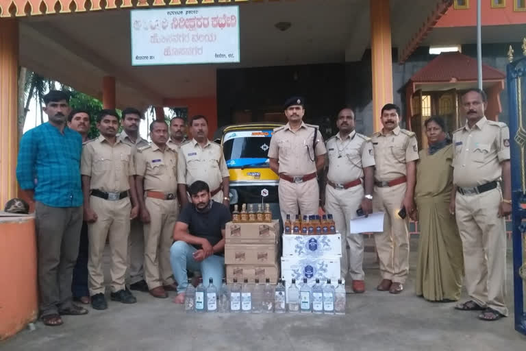 excise police raid illicit liqour sale in shimogha