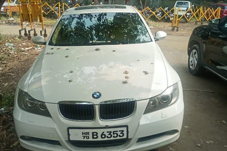 21 bottles of foreign liquor seized from BMW car