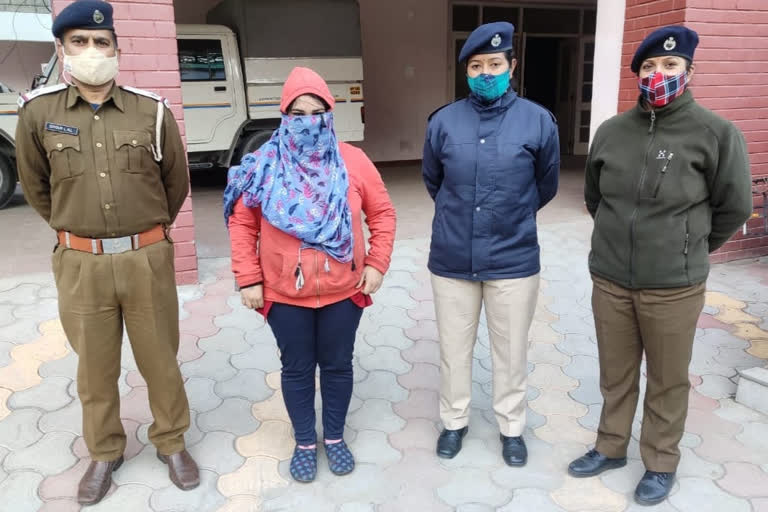 Kullu police arrested  fraud accused women from Delhi