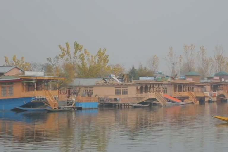 kashmiri houseboats