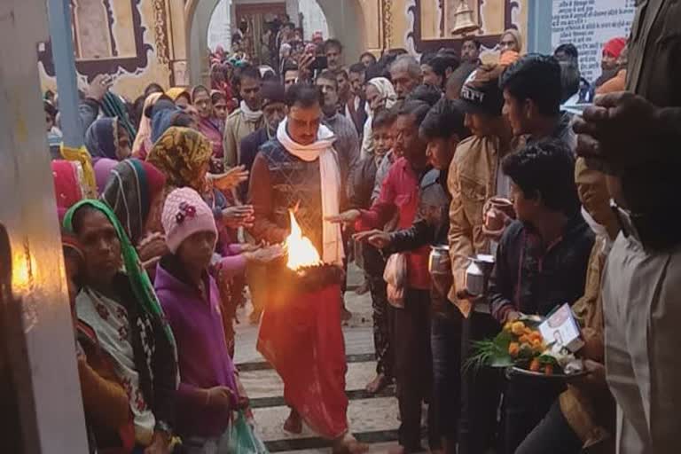 Devotees throng the temple on the occasion of Somvati Amavasya