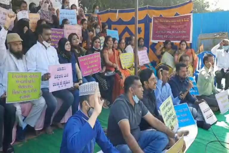 Protest by private school teachers