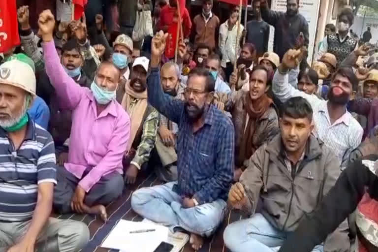 unorganized workers gave one day strike in dhanbad