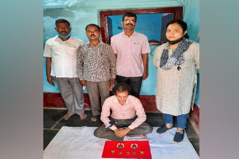 elephant ivory bracelet and tiger nail seller arrest