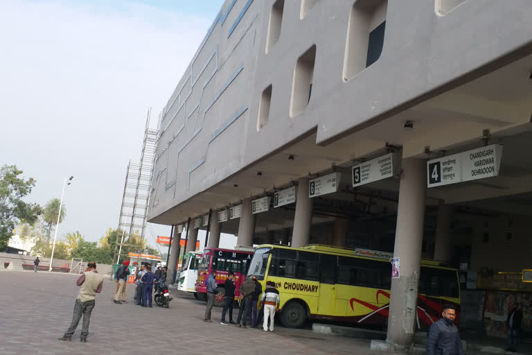 Una bus stand.