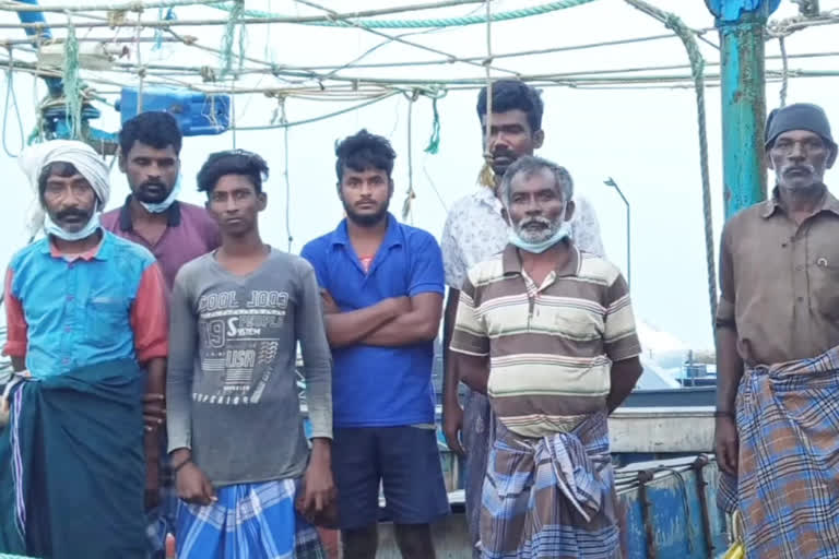 More than 20 Tamil Nadu fishermen held by Sri Lankan Navy