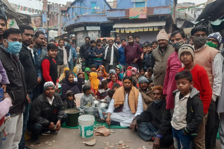 Drinking water problem in Karauli, strike for water in Karauli, Matka Burst strike करौली में पेयजल समस्या, पानी के लिए प्रदर्शन