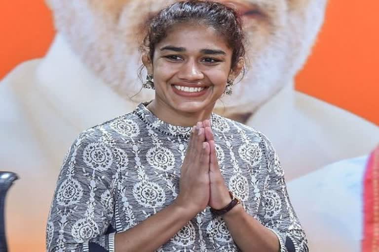 Farmers Protest Issue; Cousin Sister Babita phogat, vinesh phogat twitter war