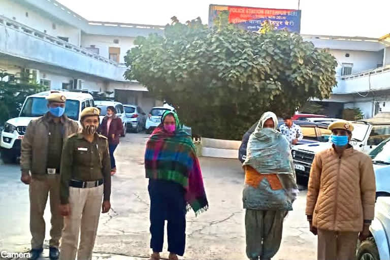 delhi Police arrested two pic pocketing women in Fatehpur Beri