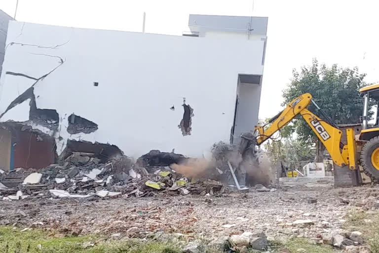 administration-demolishes-rogue-rohit-junwal-house-in-ujjain