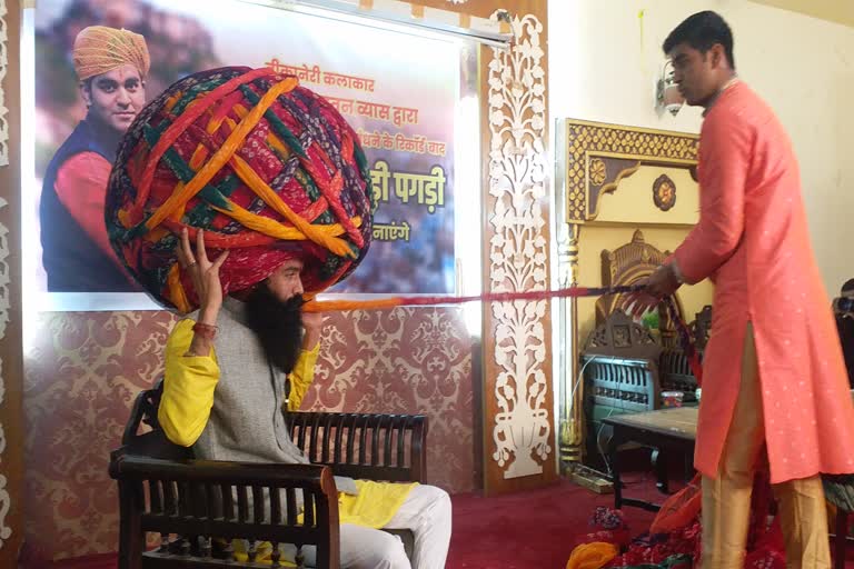 bikaners youngman tied-the-worlds-largest safa in rajasthan