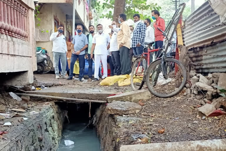 Clean the sewers in the city