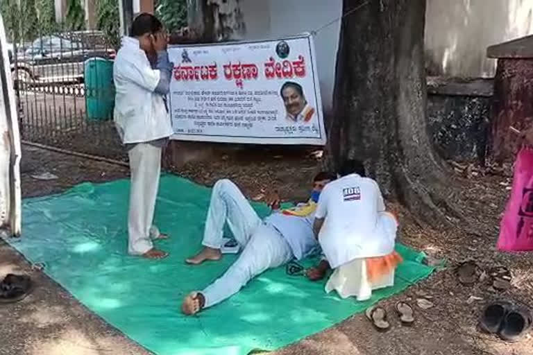 ಕುಸಿದು ಬಿದ್ದ ಕರವೇ ಜಿಲ್ಲಾಧ್ಯಕ್ಷ