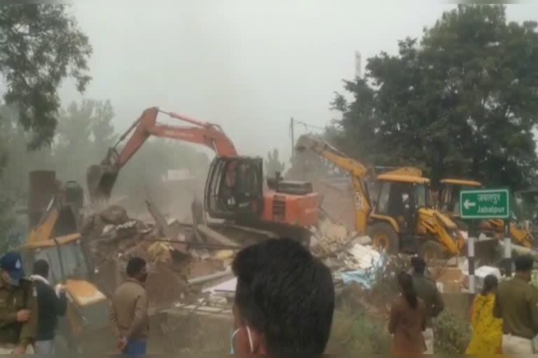 Bulldozer fired on illegal possession of Mafia Mahesh Yadav