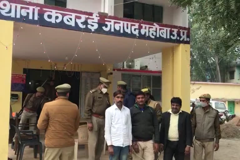 महोबा में पुलिस ने विस्फोटक से भरी पिकअप पकड़ी