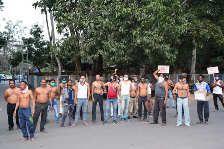 demonstration against bokaro steel management for demanding job in bokaro