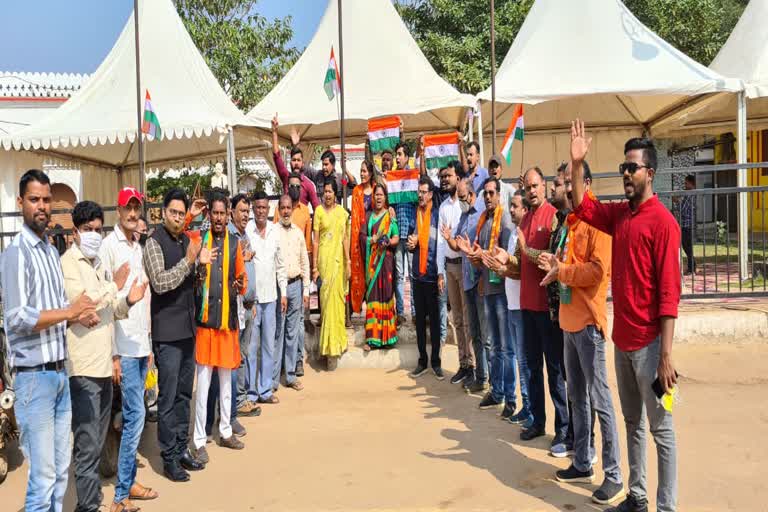 bjp-protest-against-exhibition-at-shaheed-smarak-in-jagdalpur