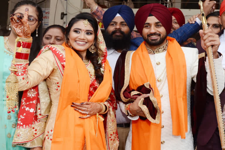 hockey-captain-manpreet-singh-marries-illi-siddique-in-jalandhar