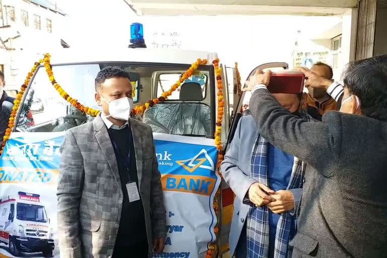 MLA Pawan Nayyar gave ambulance to Chamba Medical College