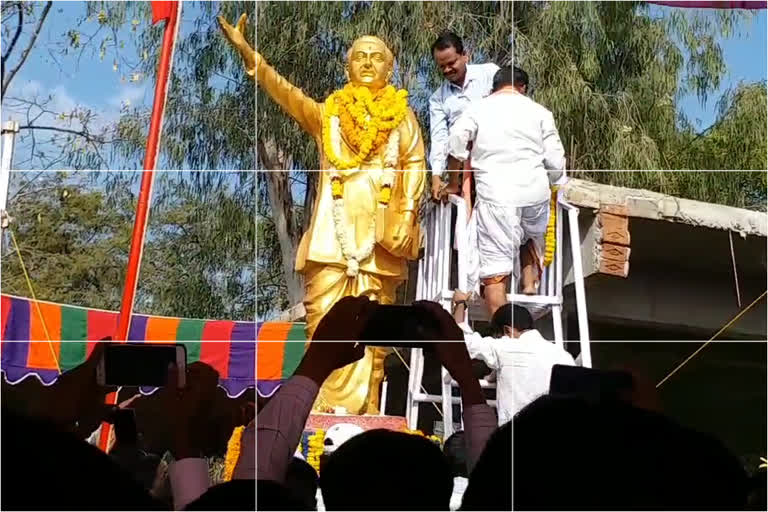 mla-rekhanayak-inaugurate-kavisamrat-anna-bapu-satte-statue