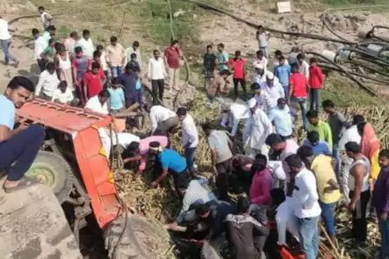 tractor and  trolley collapses in bhima river