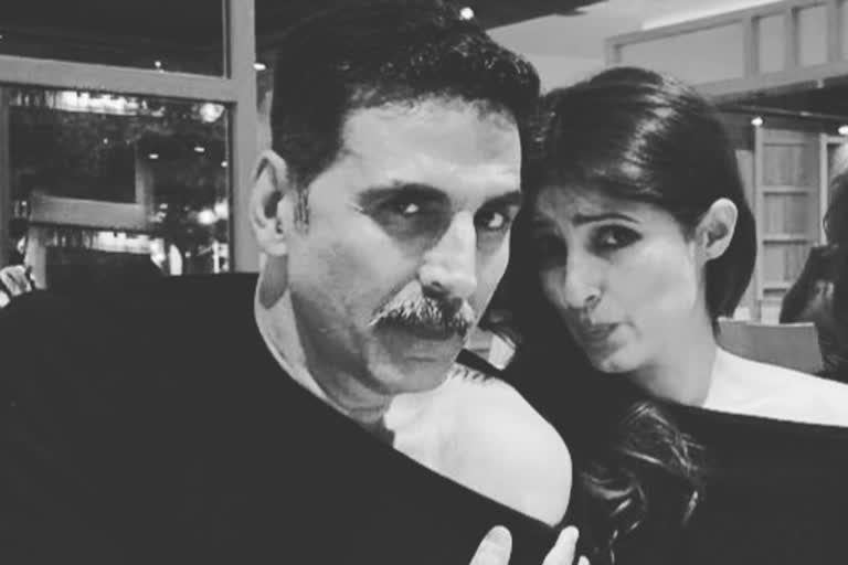 Akshay Kumar copies wife Twinkle Khanna off shoulder top