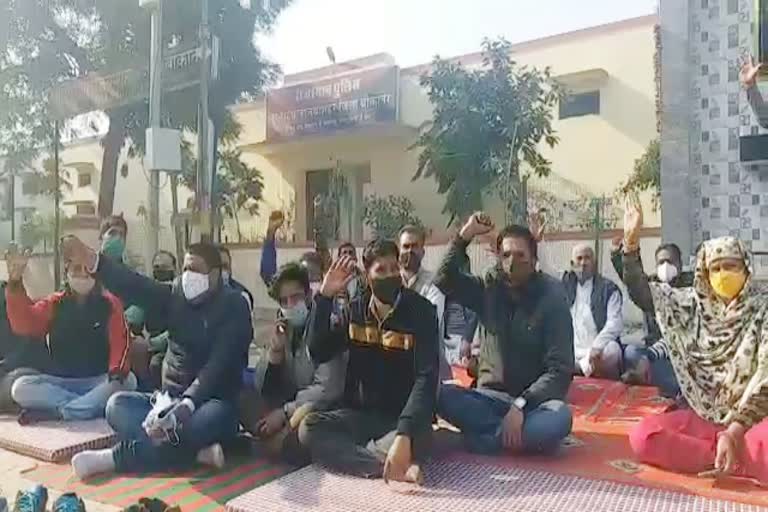 Bikaner hindi news, councilors sit on dharna Bikaner