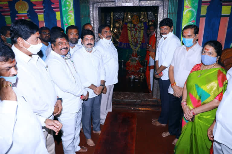 minister errabelli dayakar rao at bhadrakali temple in warangal urban district
