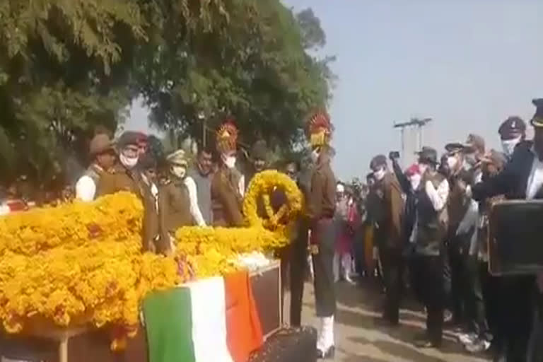 soldier-mukesh-patel-funeral-in-dewas