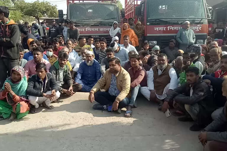 stone pelting on mayor in Kanpur