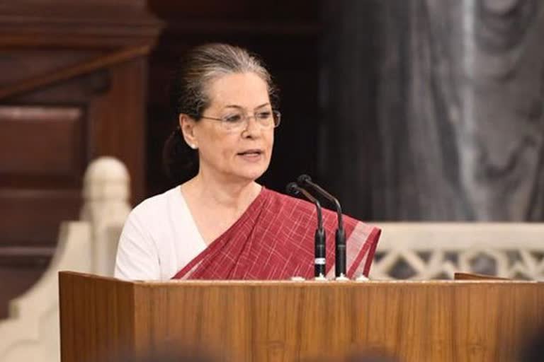 sonia-gandhi-finally-agrees-to-meet-congress-rebels