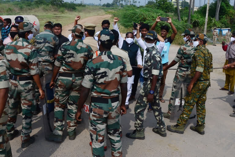 three capital agitators  tried to stop chandra babu convey