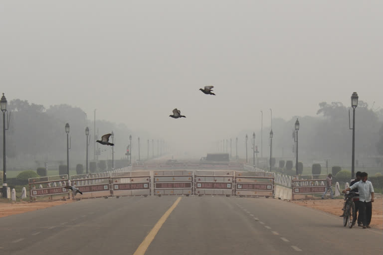 Delhi wakes up to a chilly morning as temperature drops to 3 degree Celsius