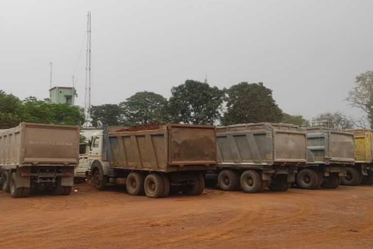 Action on illegal mining vehicles in Kawardha