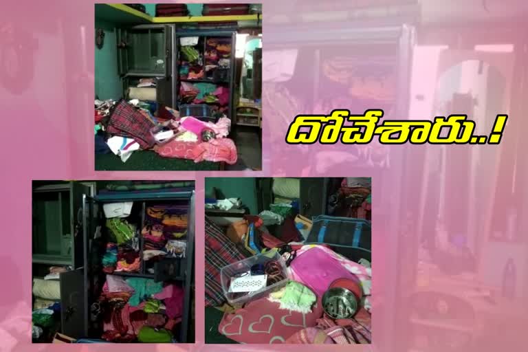 thieves-theft-gold-ornaments-and-money-at-metpally-in-jagtial