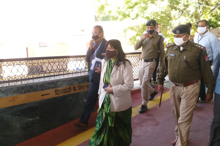 drm geetika pandya inspected, railway station