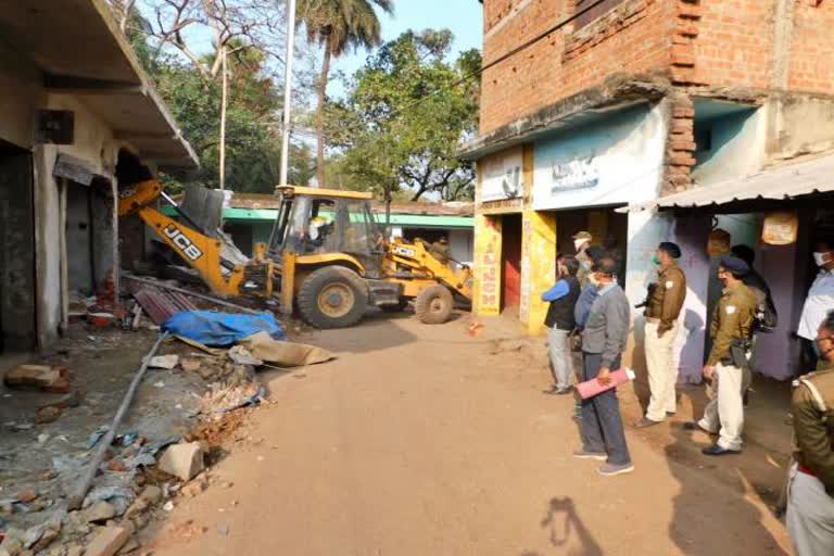 administration runs bulldozer on encroachment in jamshedpur